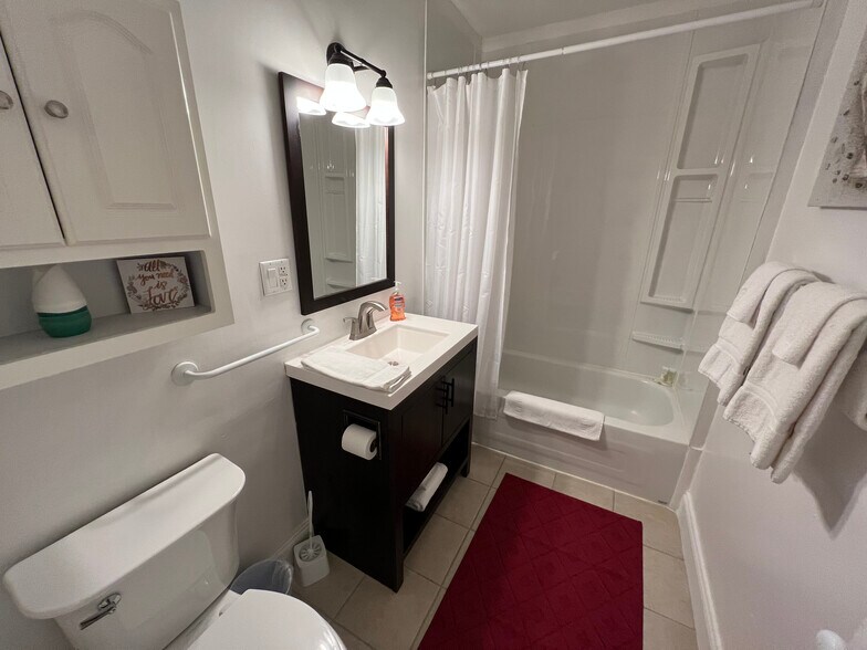 Building Photo - 1364 Teall Ave