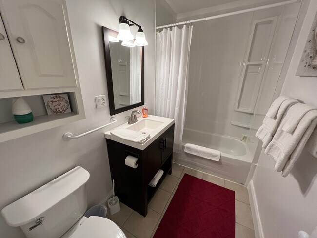 Building Photo - 1364 Teall Ave