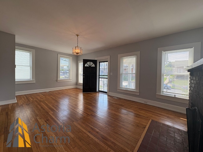 Building Photo - 3-Bedroom Home with Fireplace, Fenced Yard...