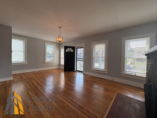 Building Photo - Updated 3 Bedroom with Fireplace and Fence...