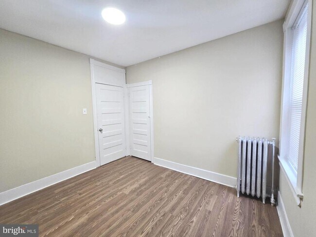 Building Photo - 5222 Catharine St