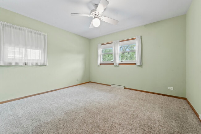 Building Photo - 407 E Berkshire Ln