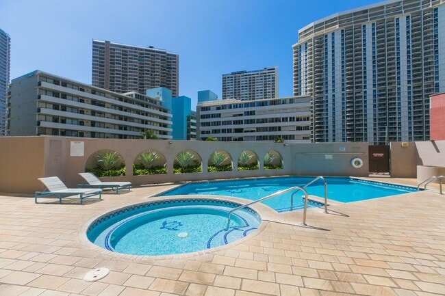 Building Photo - Canterbury Place - Fully renovated with hi...