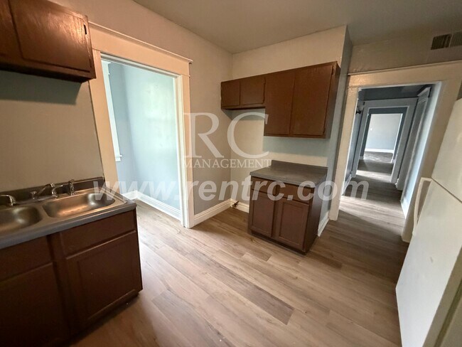 Building Photo - 107-4 Davis-