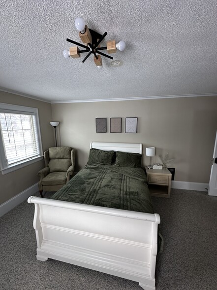 Building Photo - 201 Salt Springs Rd