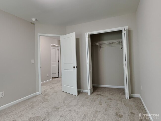 Building Photo - 364 Eastfair Dr