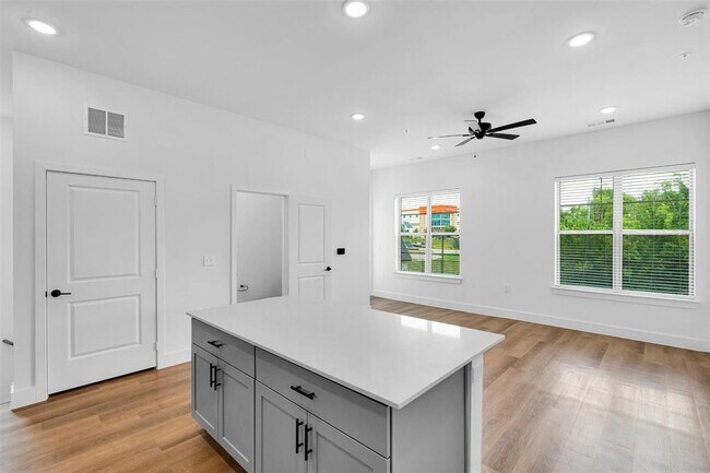 Building Photo - 1507A Crossbar Dr