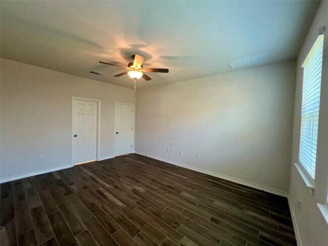 Building Photo - 2907 Salvidar Bend