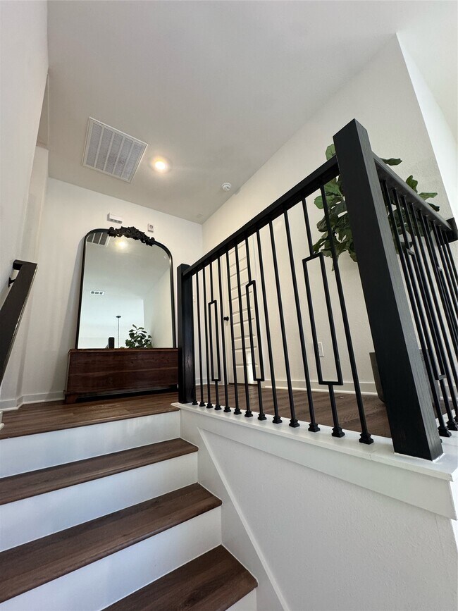 Building Photo - 6630 Escondido Dr