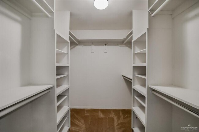 Building Photo - 24 Date Palm St