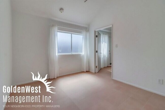 Building Photo - Completely Rebuilt Modern 1Bdm 1Ba Apartme...