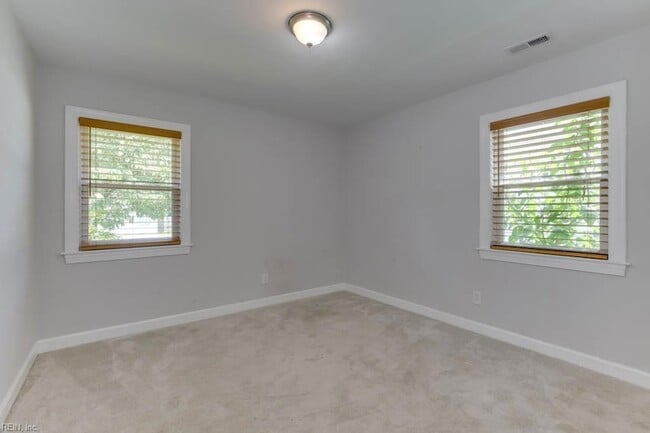 Building Photo - 1405 Baychester Ave