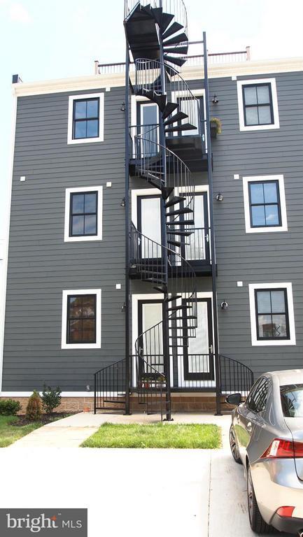 Building Photo - 2016 D St NE
