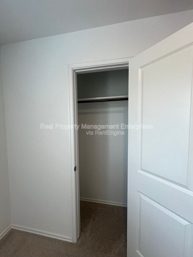 Building Photo - 14810 Razorbill Dr