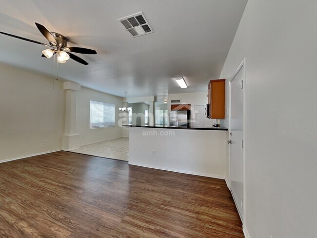 Building Photo - 3005 W Ferruccio Pl