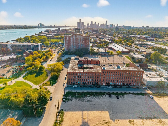 Building Photo - 227 Iron St