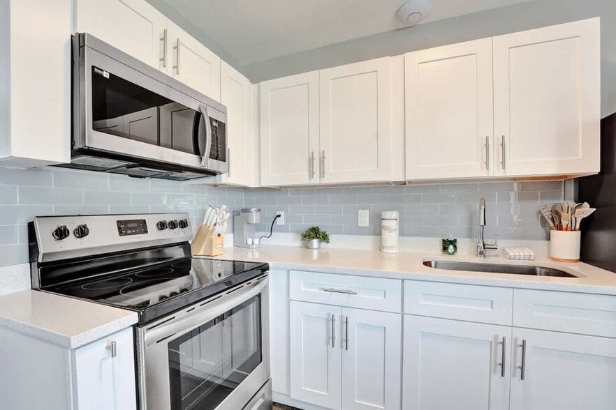 Building Photo - 3204 NE 9th St