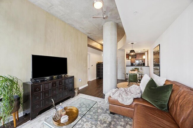 Building Photo - 360 Nueces St