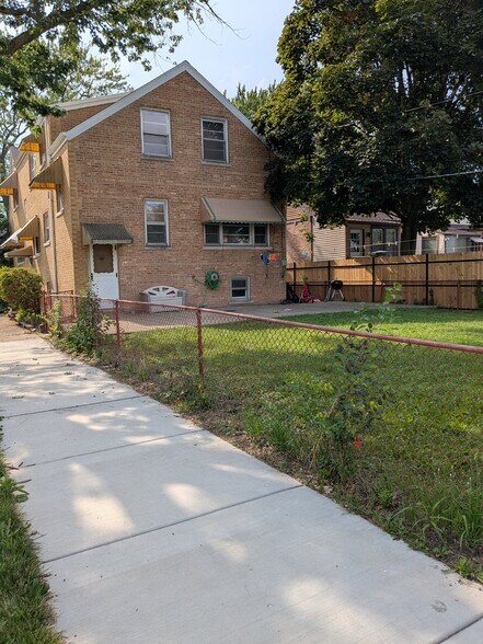 Building Photo - 2345 N Rutherford Ave