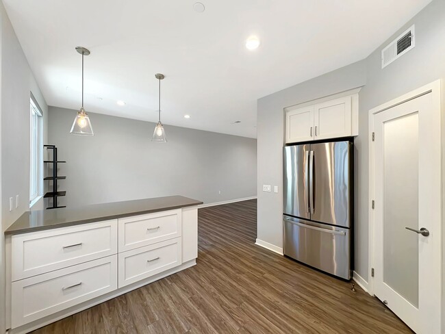 Building Photo - Spacious San Elijo Hills Home with 2-car G...