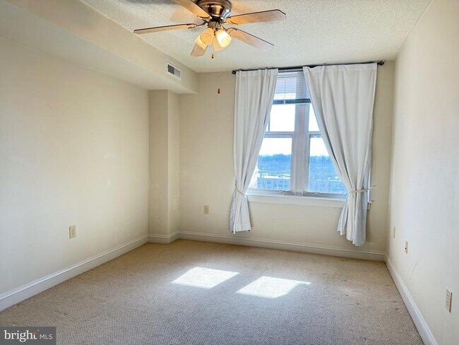 Building Photo - 11760 Sunrise Valley Dr