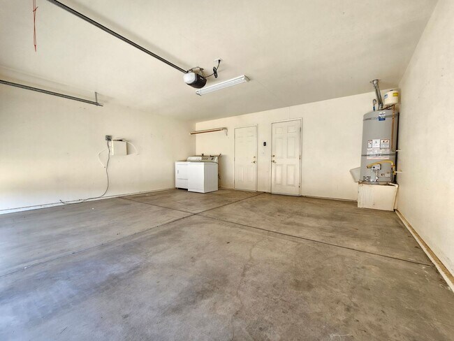 Building Photo - Cozy 3 bed 2 bath