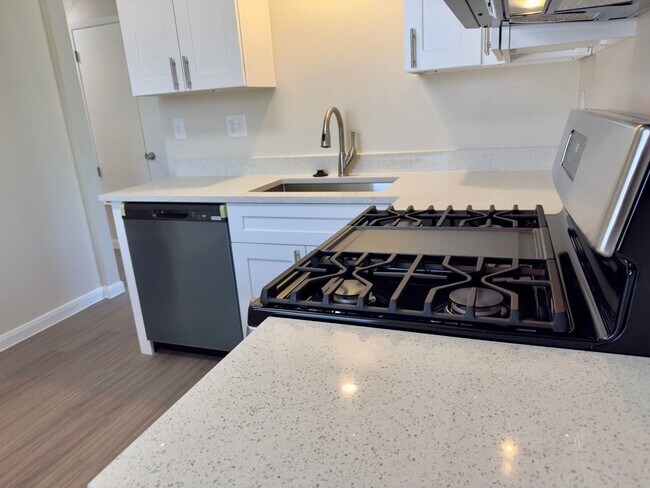 Building Photo - 1614 W Braker Ln