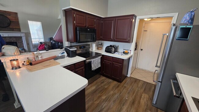 Building Photo - 1704 Shady Creek Dr