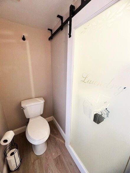 Building Photo - 321 Sandtree Dr