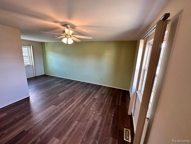 Building Photo - 20923 W Glen Haven Cir