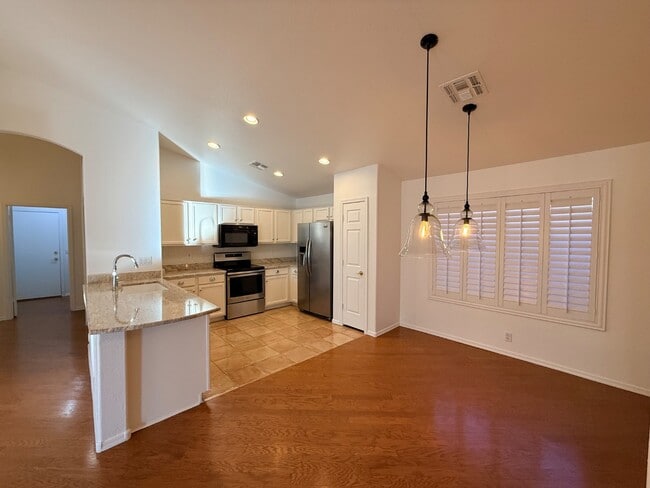 Building Photo - 6061 E Rochelle St