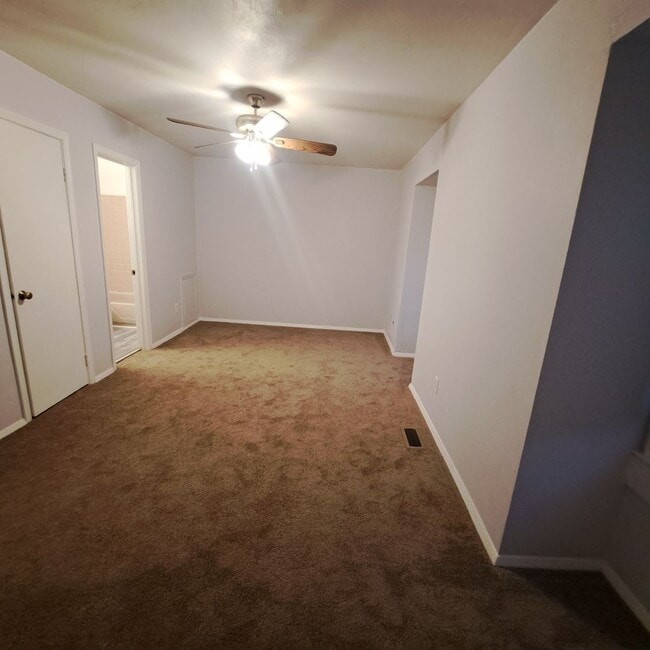 Building Photo - 6590 Stoney Point S