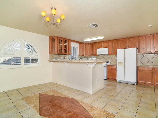 Building Photo - 6545 Vernace Way