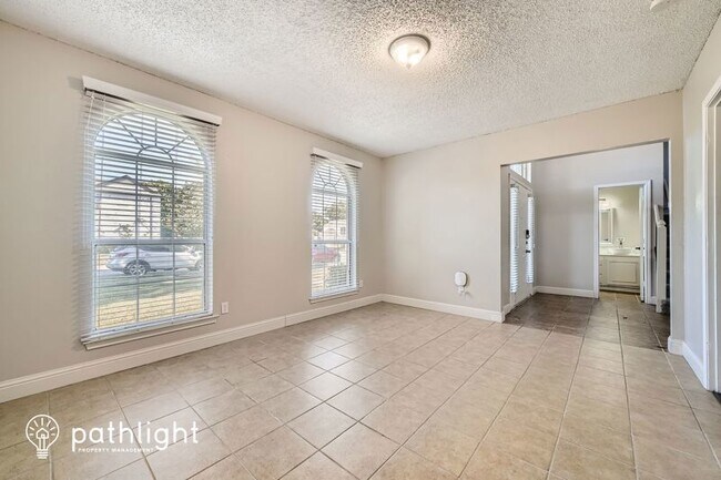 Building Photo - 401 Williams St