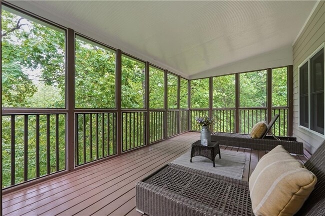 Building Photo - 682 Montglade Ct