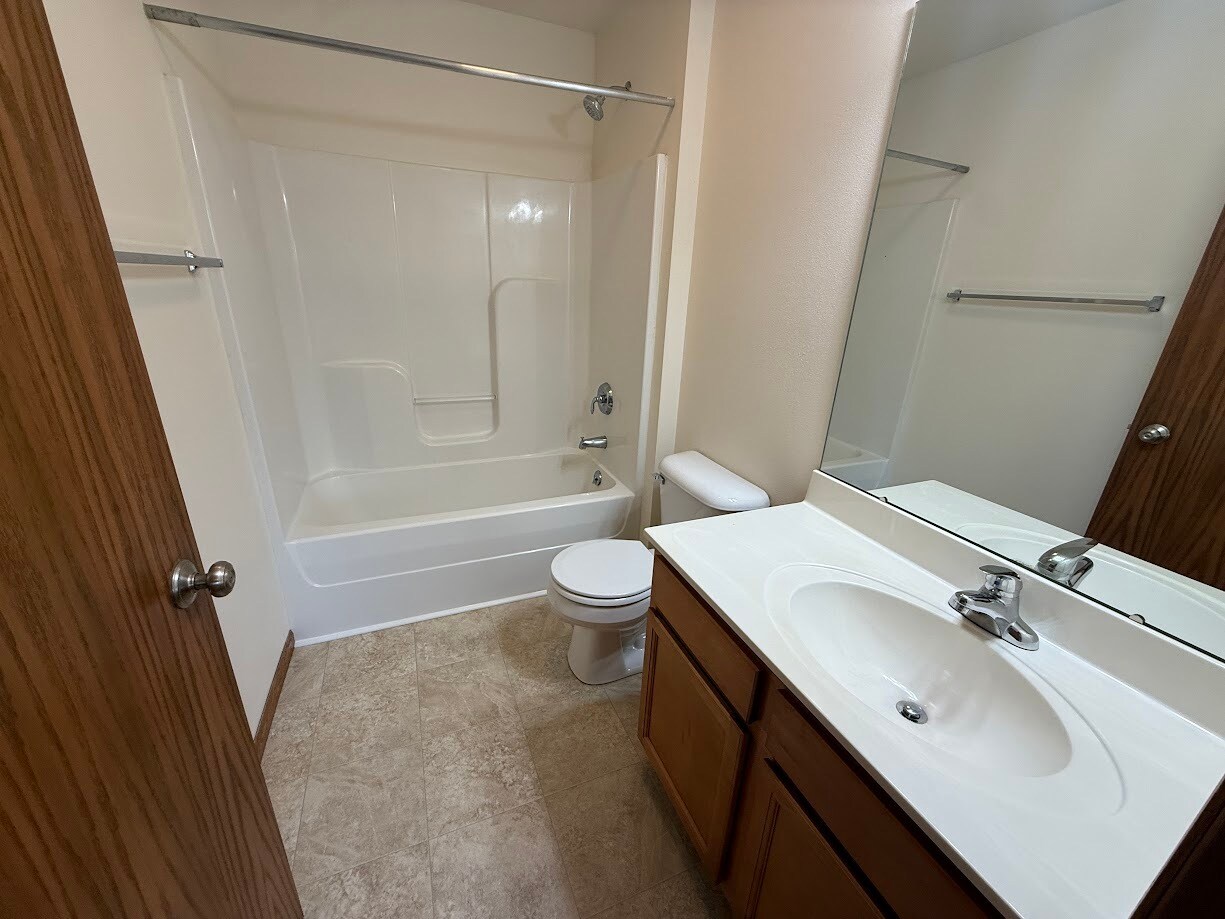 Building Photo - 1205 Temple Dr