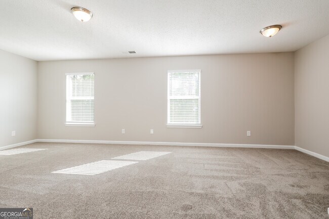 Building Photo - 465 Pinevale Ct