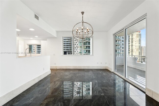 Building Photo - 1402 Brickell Bay Dr