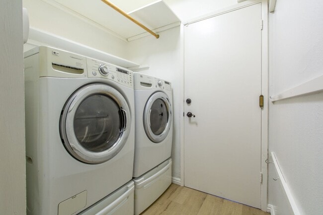 Building Photo - Spacious 3 Bed/ 2 Bath Home Nestled In Tranquil Setting in Spring Valley