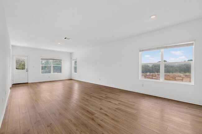 Building Photo - 941 Legends Ln