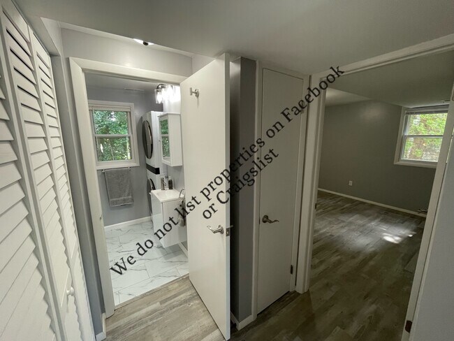 Building Photo - 13 Pawling St