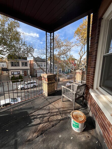 Building Photo - 256 Dwight St