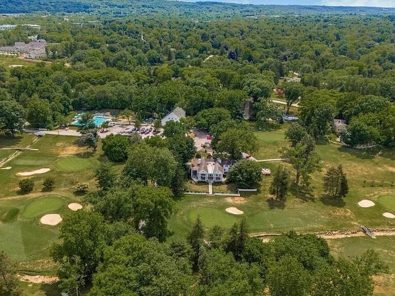 Building Photo - 429 Drummers Ln