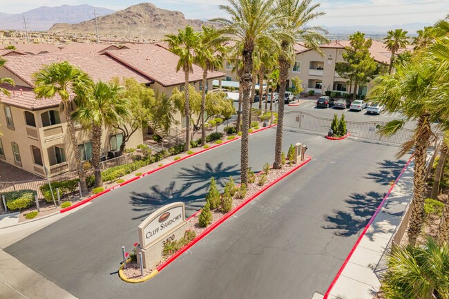 Building Photo - 2 BEDROOM CONDO WITH MOUNTAIN VIEWS!