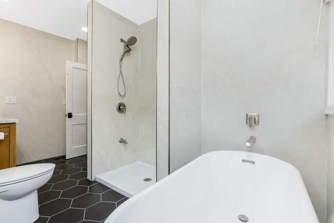 Building Photo - 412 E Oakland Ave