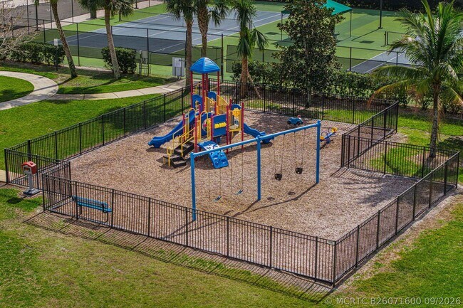 Building Photo - 1756 SW Jamesport Dr