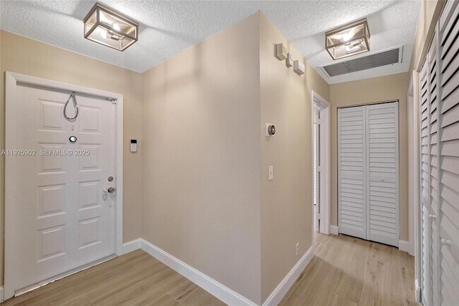 Building Photo - 9012 Lake Park Cir S