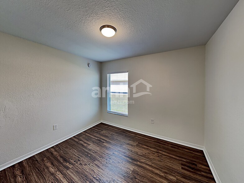 Building Photo - 2207 13th Ave E