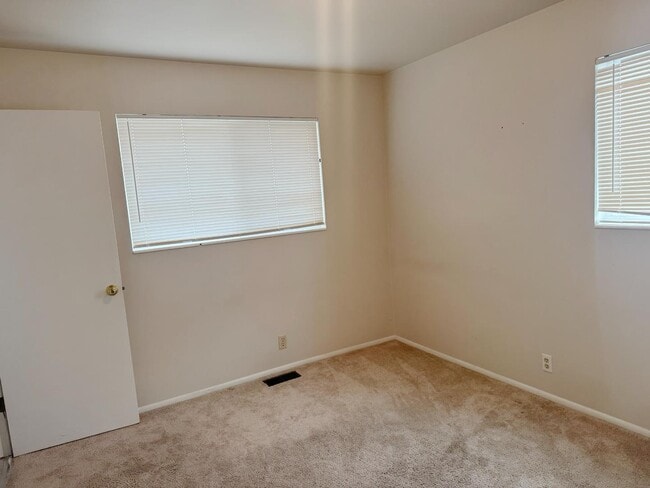 Building Photo - 193 Nicoletti Dr