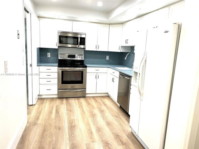 Building Photo - 4009 N Cypress Dr